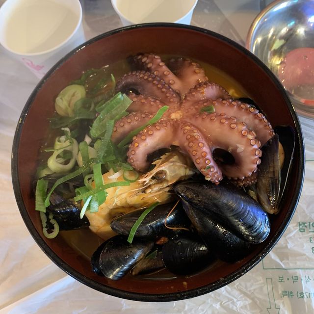 [여수 돌문어가 들어간 해물라면 맛집 ‘돌문어상회’]