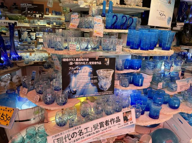 奇跡のワンマイル『国際通り』を散策〜♫