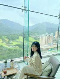 설악산 울산바위를 한눈에! 역대급 웅장한 뷰 카페 ‘ 더 엠브로시아 ‘