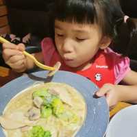 荃灣內食物 ，環境，服務都好好嘅西餐廳