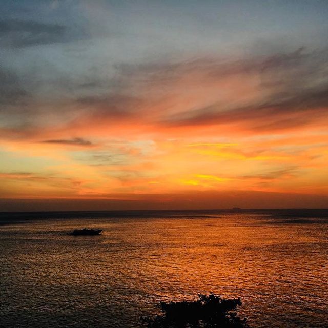 ชมทั้งพระอาทิตย์ขึ้นและพระอาทิตย์ตกที่เกาะ Phi Phi