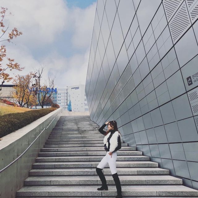 Lạc bước tại Dongdaemun Design Plaza🗼