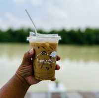คาเฟ่ริมน้ำ