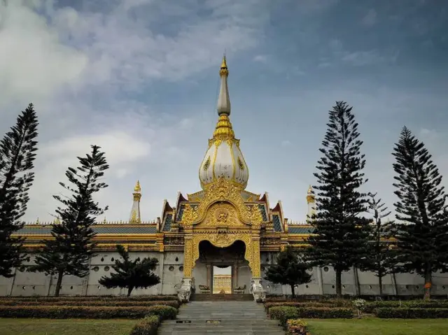 พระมหาเจดีย์ แห่งเมืองอีสาน 