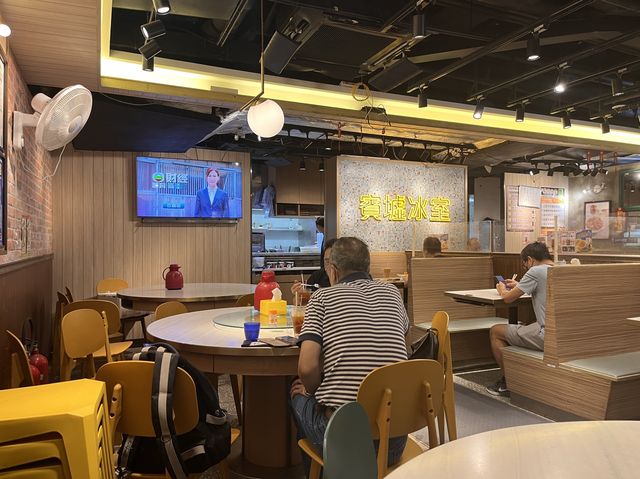 超出色沙嗲牛肉麵
