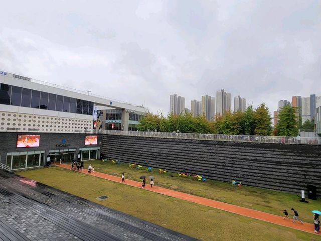 비오는 날 "송도트리플스트리트"