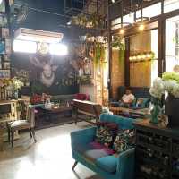 พาชมแกลอรี่ลับในคาเฟ่ย่านลาดกระบัง