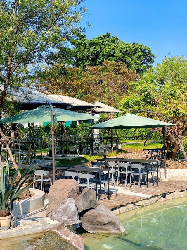 Nives - นิฟส์ Cafe and Bar