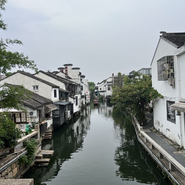 explore streets of Suzhou 