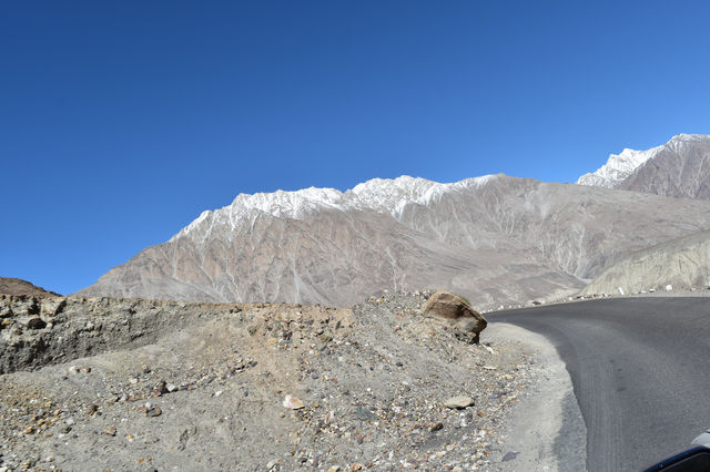 On the way to nubra Valley 