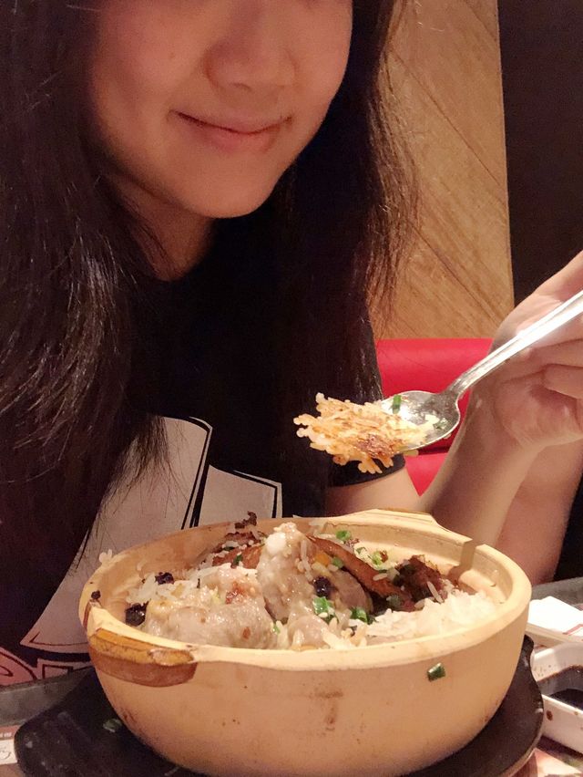 快餐店都有特色煲仔飯～