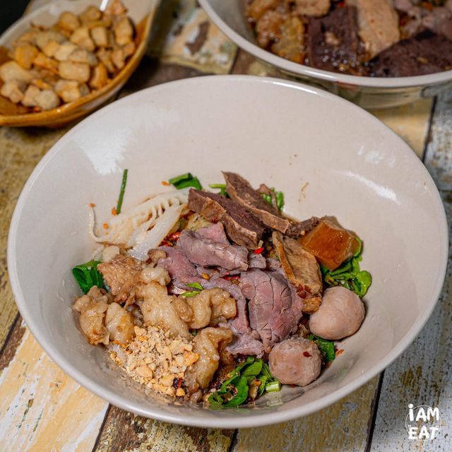 ก๋วยเตี๋ยวเรือแท้สุดแซ่บเข้มข้นจัดจ้านย่านนนทบุรี