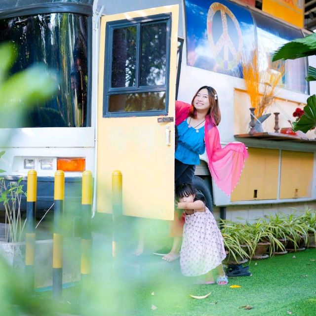 The Antique Riverside Resort ชิลล์ริมแม่น้ำ