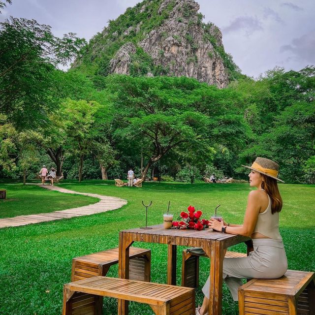 คาเฟ่ที่มีวิวสวนสวยๆ สีเขียวๆสลายตาสุดๆ