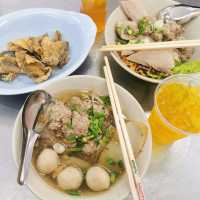 Rung Rueang Pork Noodles 🐷