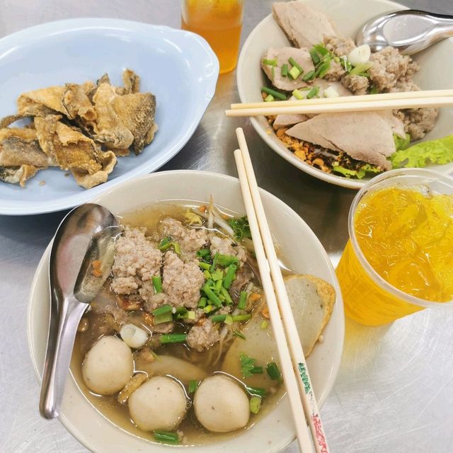 Rung Rueang Pork Noodles 🐷