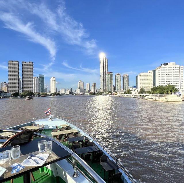 ล่องเรือชมวิว แม่น้ำเจ้าพระยา 