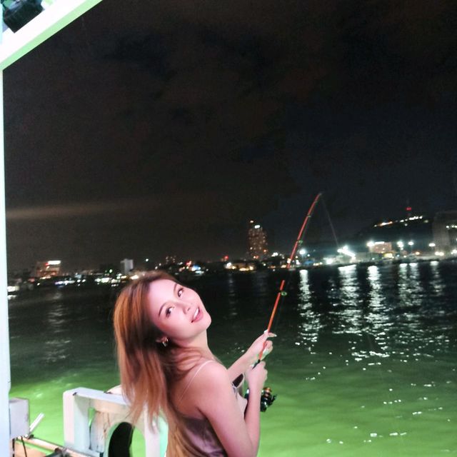 ตกหมึก กินลม ชมบรรยากาศ ในราคาเบาๆ