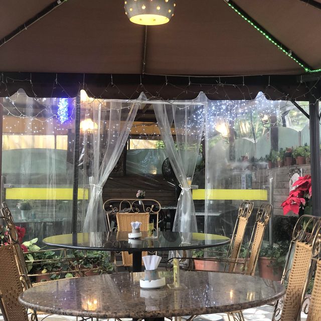 A laid-back outdoor Thai restaurant, great for weekend chilling 