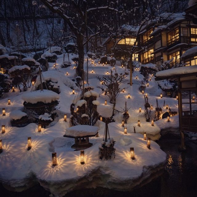 冬しか見れない幻想的な雪見ろうそく