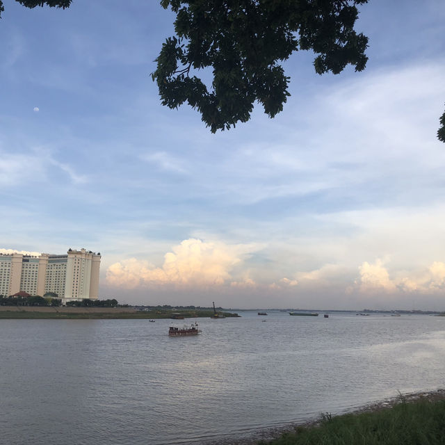 Riverside Park in Phnom Penh 