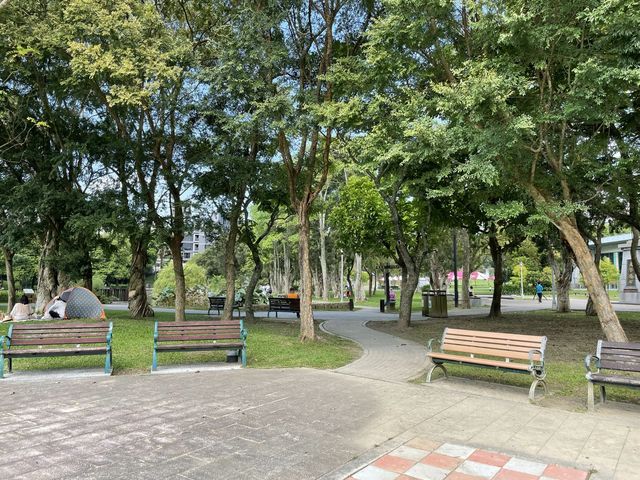 最棒的捷運公園可以直接欣賞捷運