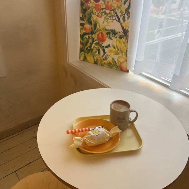 韓国/ソウル【延南洞】レモンケーキ🍋とクッキー🍪がかわいいカフェ💛