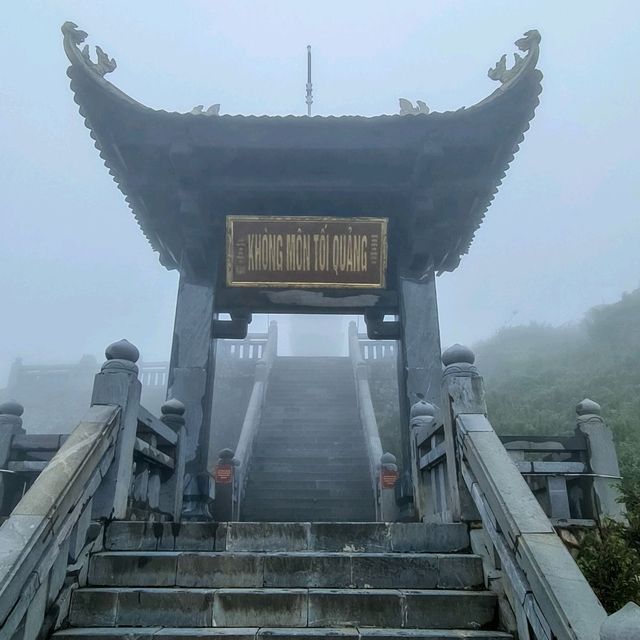 นั่งกระเช้าลอยฟ้าไปหายอดเขา "𝙁𝘼𝙉𝙎𝙄𝙋𝘼𝙉" 🏔 
