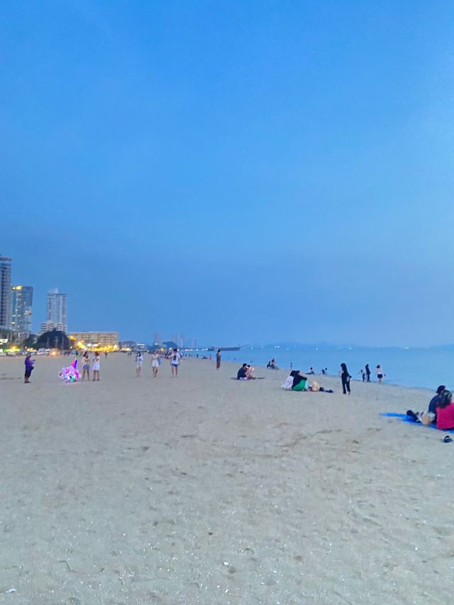 ริมหาดจอมเทียนพัทยา 🌊