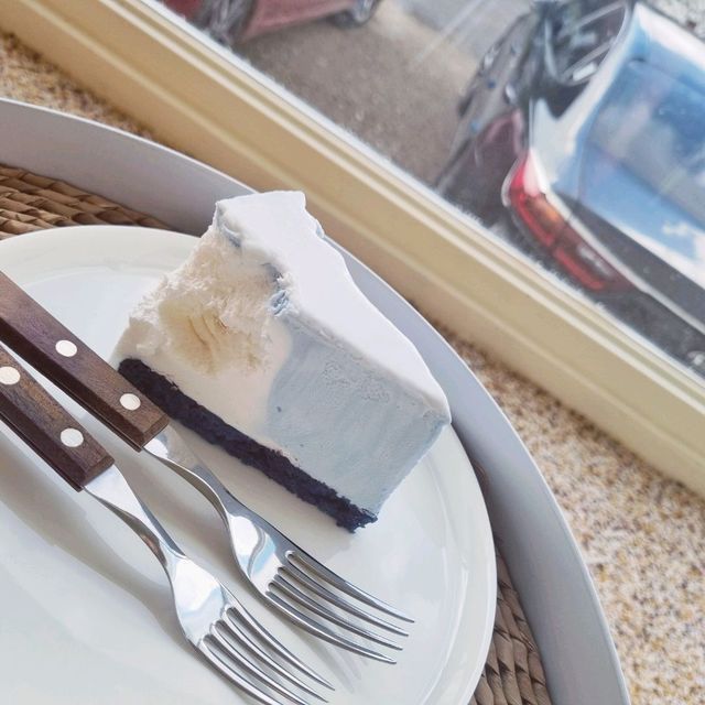 귀여운 댕댕이가 반겨주는, 물멍하기 좋은 용인카페 '남사커피'☕️