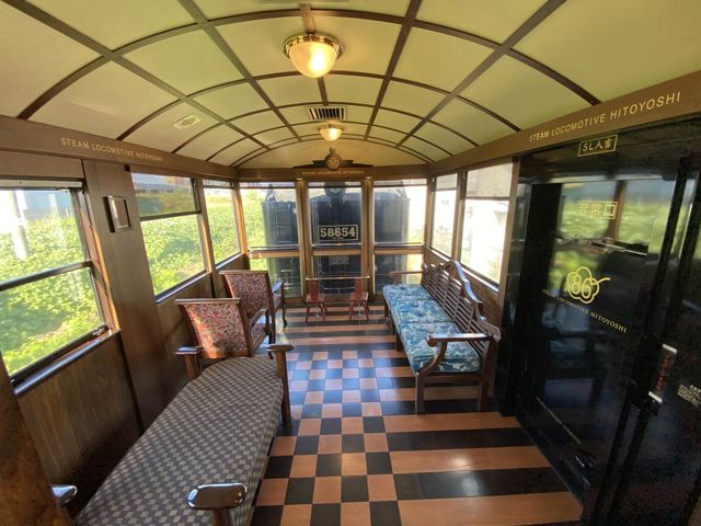 2024年3月頃運転終了。車齢100年越え。日本で最も古い現役の蒸気機関車がけん引する列車『SL人吉』車内