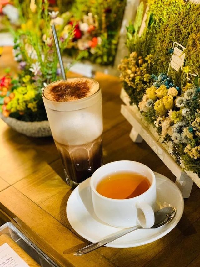 greenery-filled cafe♨️KNOTS♨️
