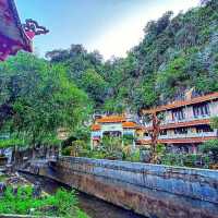 Sam Poh Tong Temple