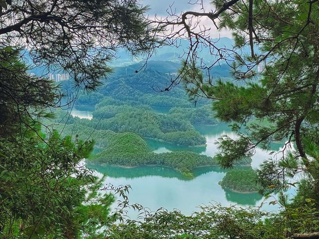 Lake, reservoir or tourist attraction?