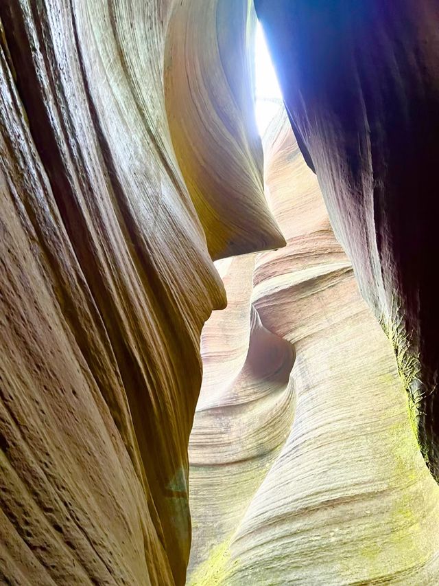 Yan'an Ganquan Yucha Grand Canyon, known as the "Danxia Landform of the World" and "Valley of the Chinese Dream".