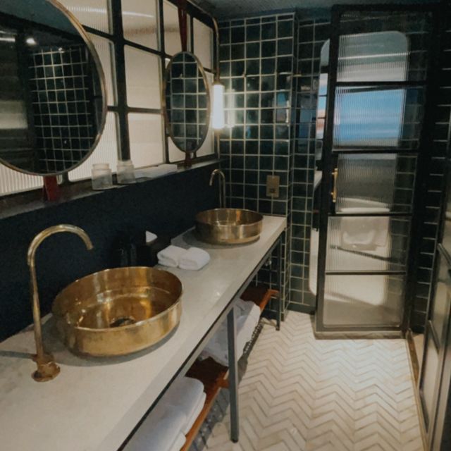 猶如置身在船艙中的Fleming Hotel