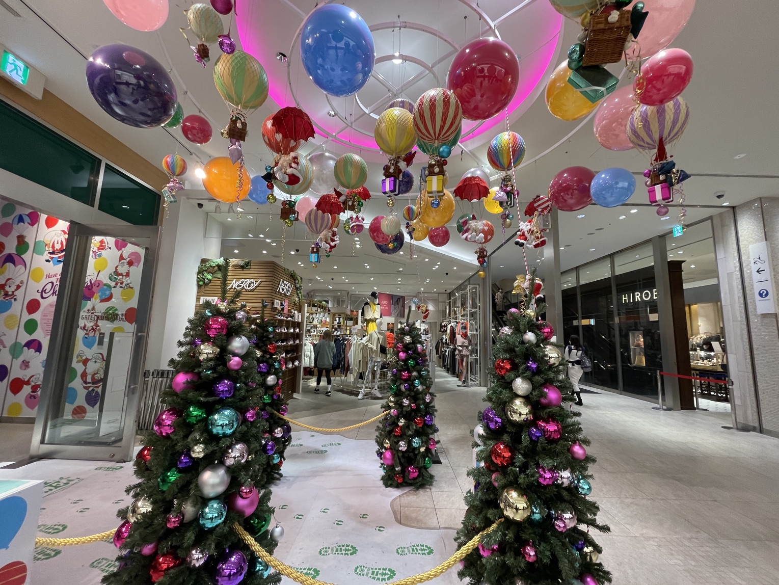 名古屋駅 1階には巨大なホワイトクリスマスツリー 名古屋ゲートタワーモール Trip Com 名古屋の旅のブログ