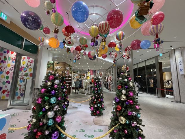 名古屋駅✨1階には巨大なホワイトクリスマスツリー🎄【名古屋ゲートタワーモール】