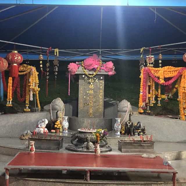 Chao Mae Lim Ko Niao Graveyard