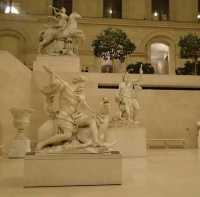 Lourve - The World Most Popular Musuem