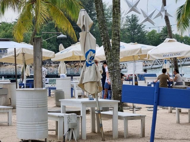 dining with the sea, sun and sand