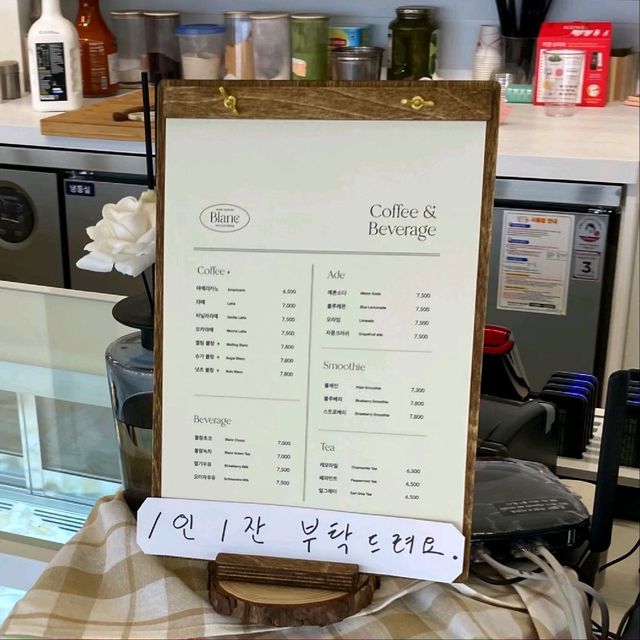 잔잔한 오션뷰와 즐기는 커피한잔!