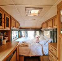 นอนรถบ้านสไตล์ Glamping บรรยากาศดีๆที่แม่ลาย
