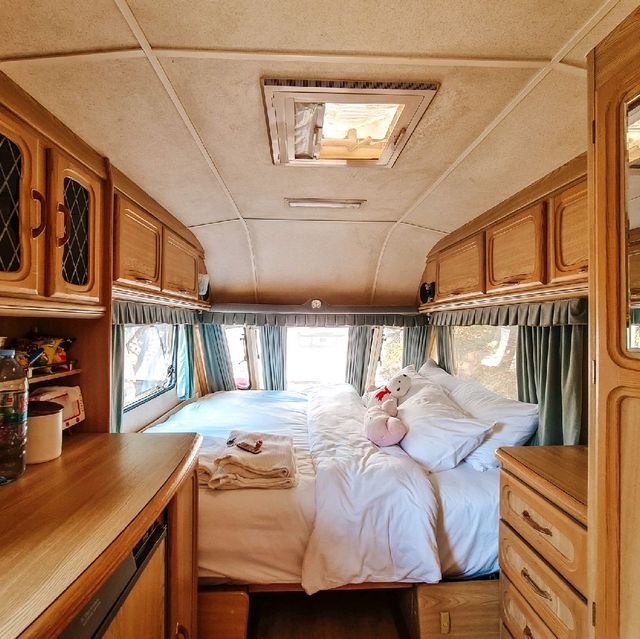 นอนรถบ้านสไตล์ Glamping บรรยากาศดีๆที่แม่ลาย