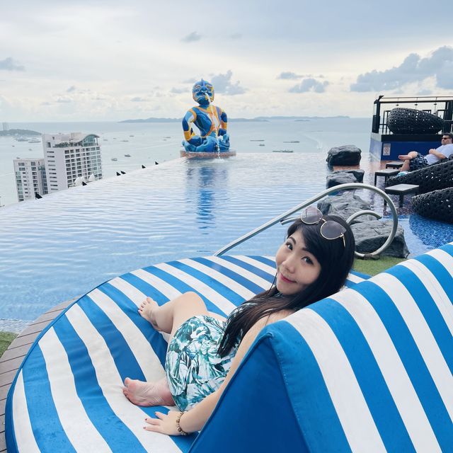 Very nice hotel with rooftop infinity pool