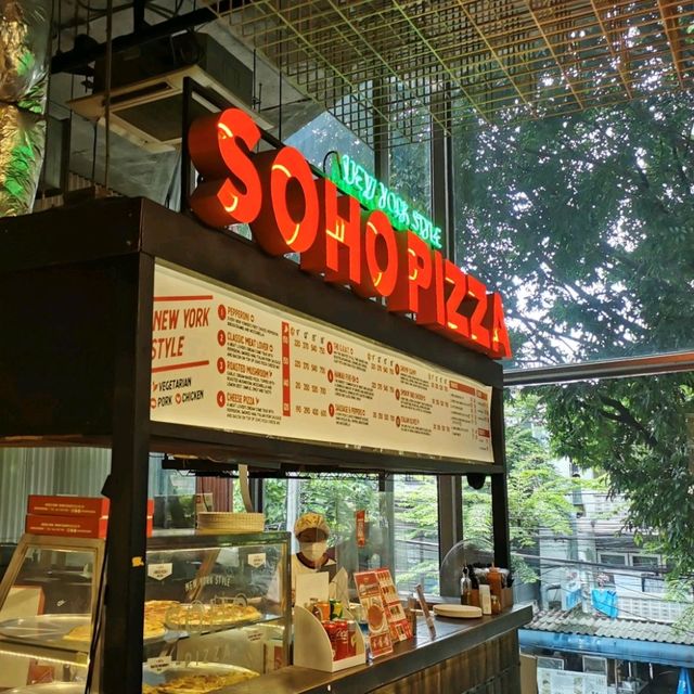 Cool Food Hub at the Commons Saladaeng 🍕