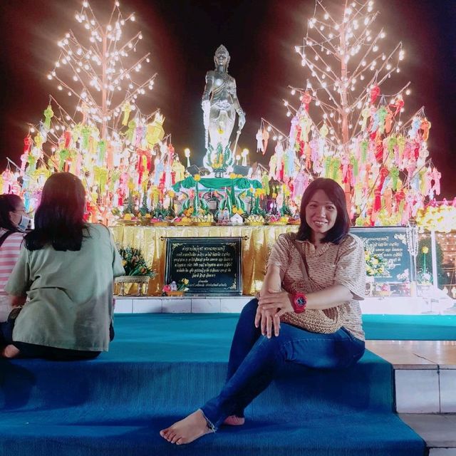 โคมไฟแสนดวงวัดพระธาตุหริภุญชัย พระนางจามเทวี