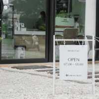 Holmes cafe