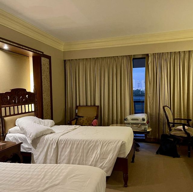 A night at the Manila Hotel