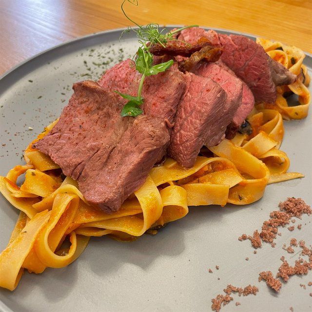 推薦食肉獸必嗌既慢煮牛肩肉闊條麵